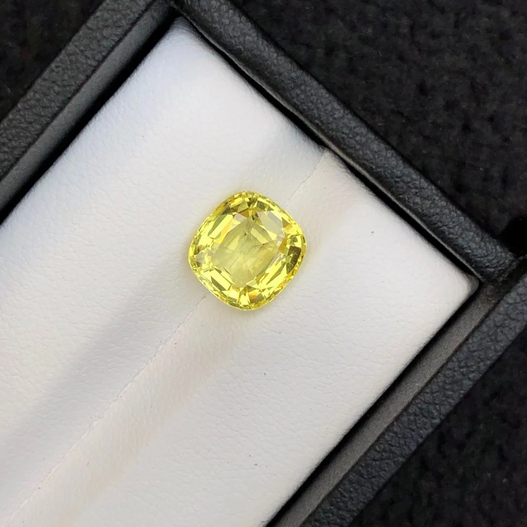 4.27 ct Natural Vivid Yellow Sapphire Cushion Shape Loose Gemstone — view 4